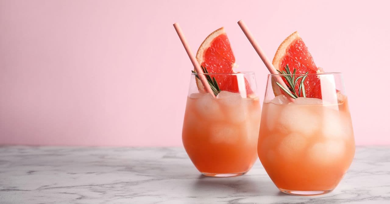 An image of 2 drinks to showcase how many calories there can be in drinks without you realising, leading to weight gain