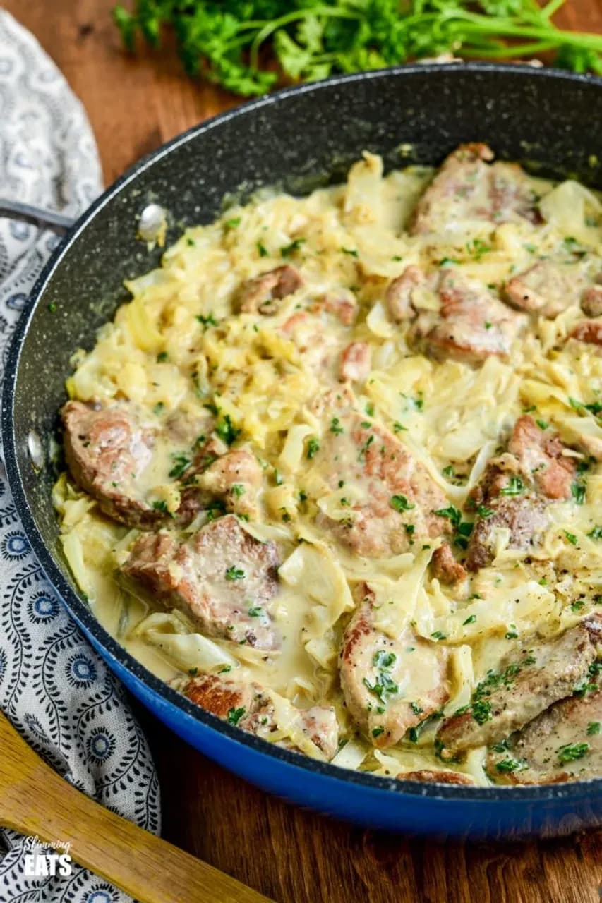 Cream garlic pork with cabbage