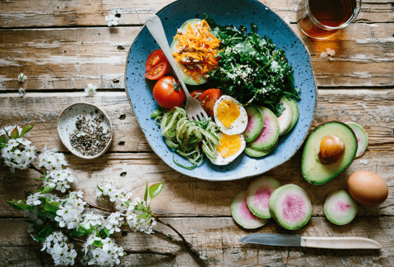 An image of healthy foods on a plate, underlining the role of diet in weight management.