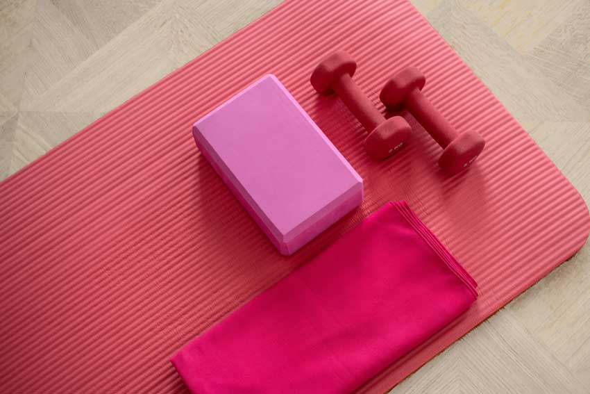 Yoga matt and weights